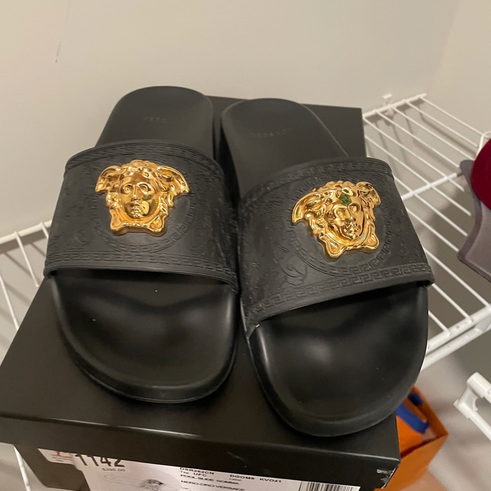 Versace 40 - Picture 2 of 4
